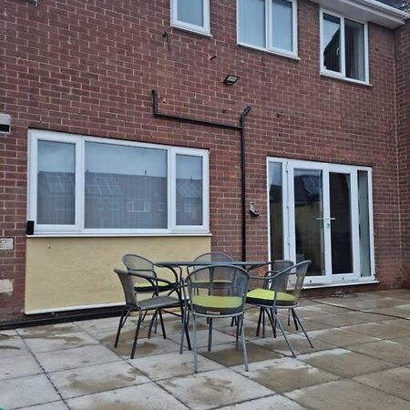 5 Bedroom House - Cheshire Oaks 埃尔斯米尔港 外观 照片
