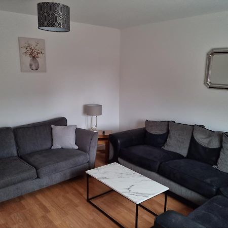 5 Bedroom House - Cheshire Oaks 埃尔斯米尔港 外观 照片