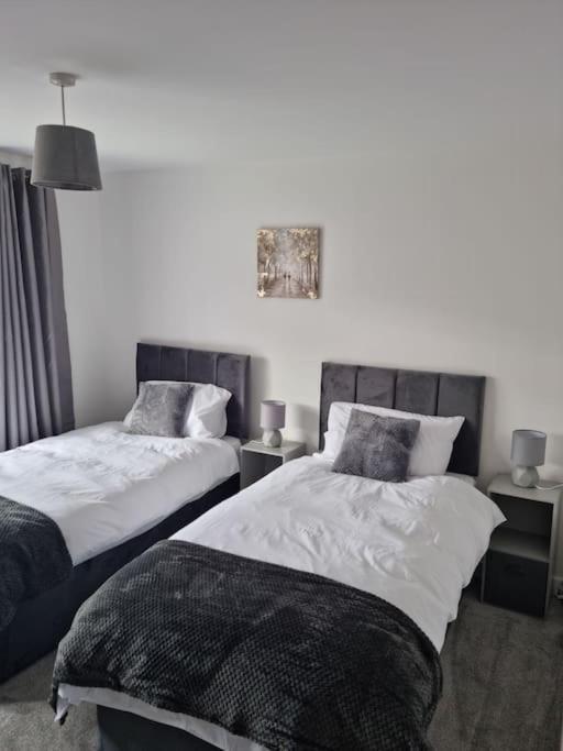 5 Bedroom House - Cheshire Oaks 埃尔斯米尔港 外观 照片