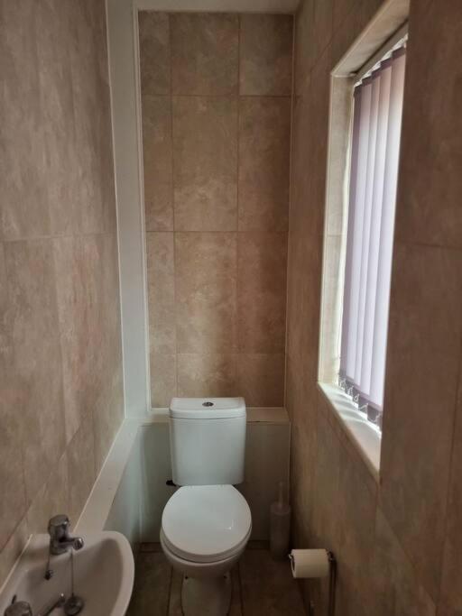 5 Bedroom House - Cheshire Oaks 埃尔斯米尔港 外观 照片