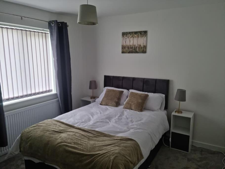 5 Bedroom House - Cheshire Oaks 埃尔斯米尔港 外观 照片